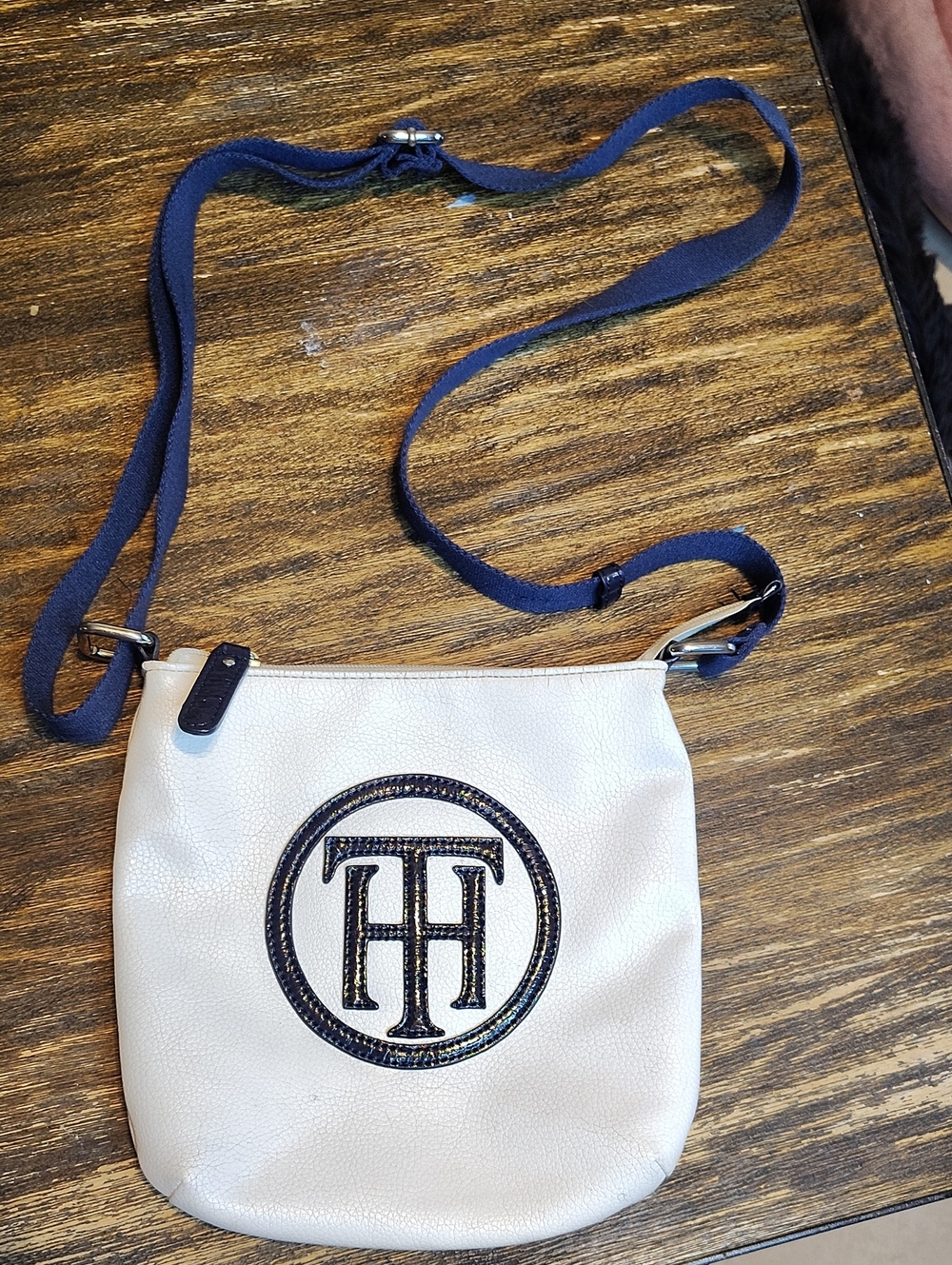 Vintage 90s Tommy Hilfiger Cream Crossbody with Navy Strap and TH Logo